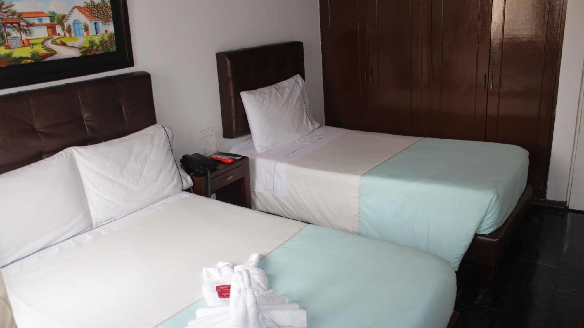 Hostel Av Suba 116 โบโกตา ภายนอก รูปภาพ